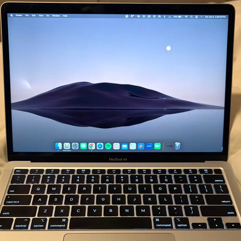 2021 Apple MacBook Air - VERY GOOD CONDITION